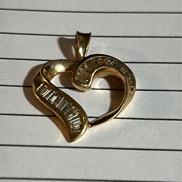 Diamond Heart Pendant - Picture 5 of 6
